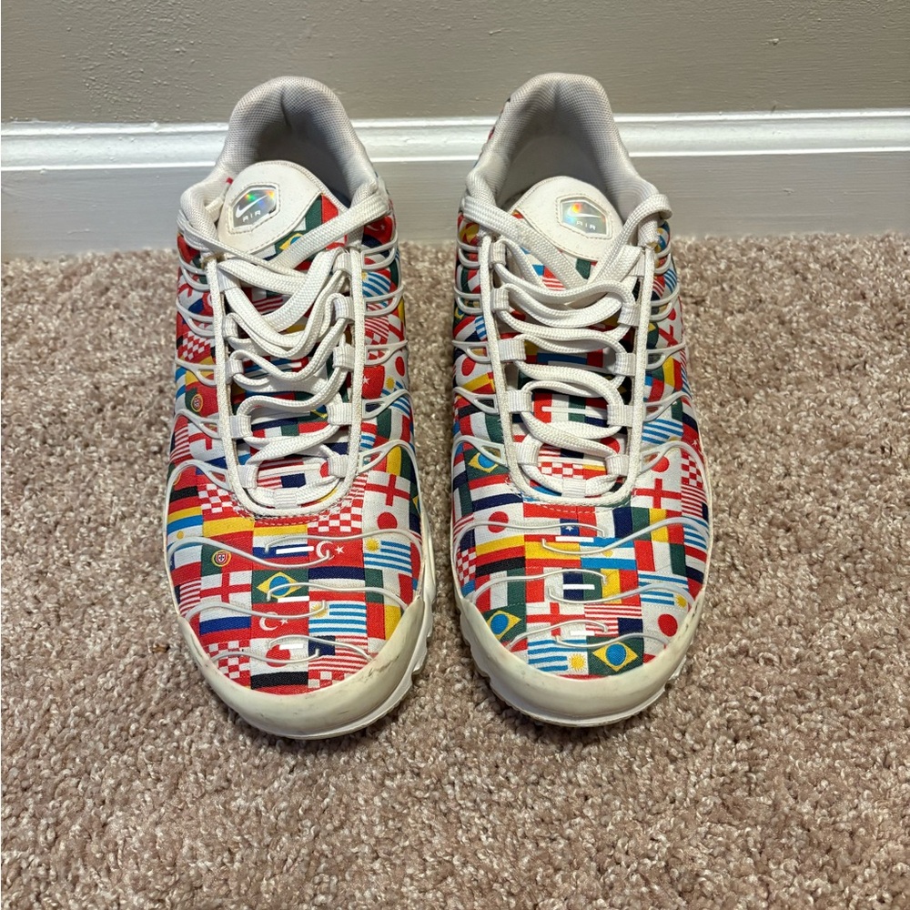 Nike Air Max Plus International Flag Sneakers - Picture 2 of 4